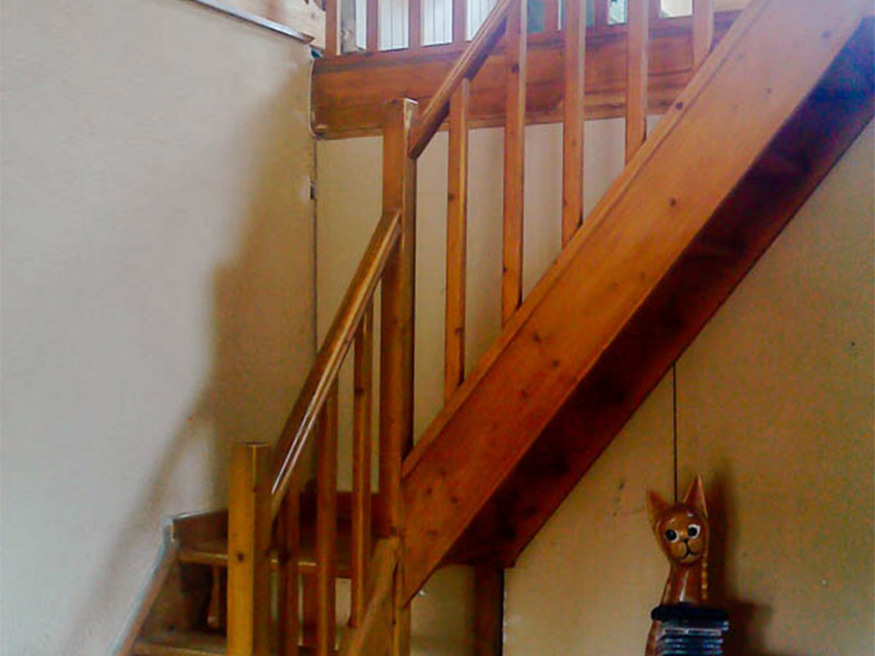 escalier bois passage etroit